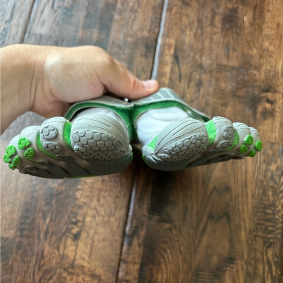 Vibram women’s FiveFinger bikila barefoot running shoes white green size 36/ 6 - Picture 3 of 10